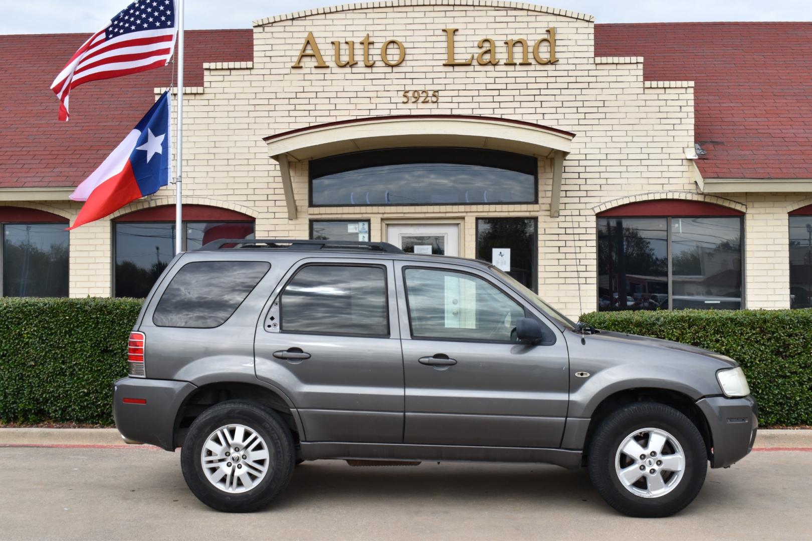 2005 Gray /Black Mercury Mariner Convenience 2WD (4M2YU56Z15D) with an 2.3L L4 DOHC 16V engine, 4-Speed Automatic transmission, located at 5925 E. BELKNAP ST., HALTOM CITY, TX, 76117, (817) 834-4222, 32.803799, -97.259003 - Purchasing a 2005 Mercury Mariner Convenience 2WD can be a wise choice for several reasons: Affordability: The 2005 Mercury Mariner Convenience 2WD is often available at a reasonable price point, making it an attractive option for budget-conscious buyers. Compact SUV Practicality: As a compact - Photo#4